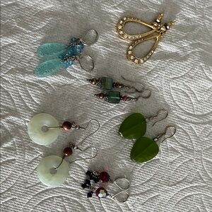Variety of earrings in great condition, dressy and casual as pictured.